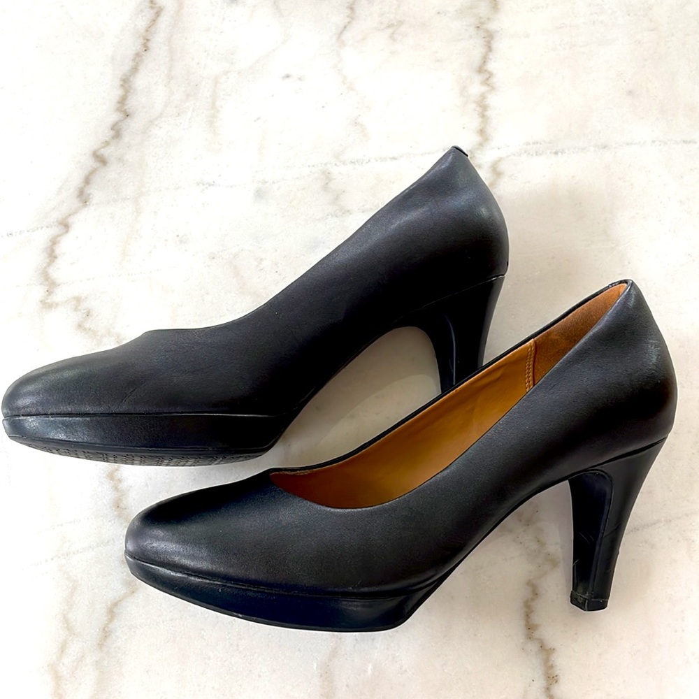 Clarks black leather platform pumps